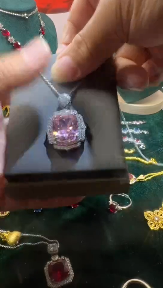 颈饰蓝宝石18K金镶嵌1