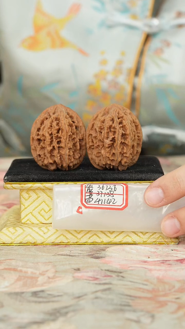 【闪购商品】文玩核桃把件龙纹将军榜
