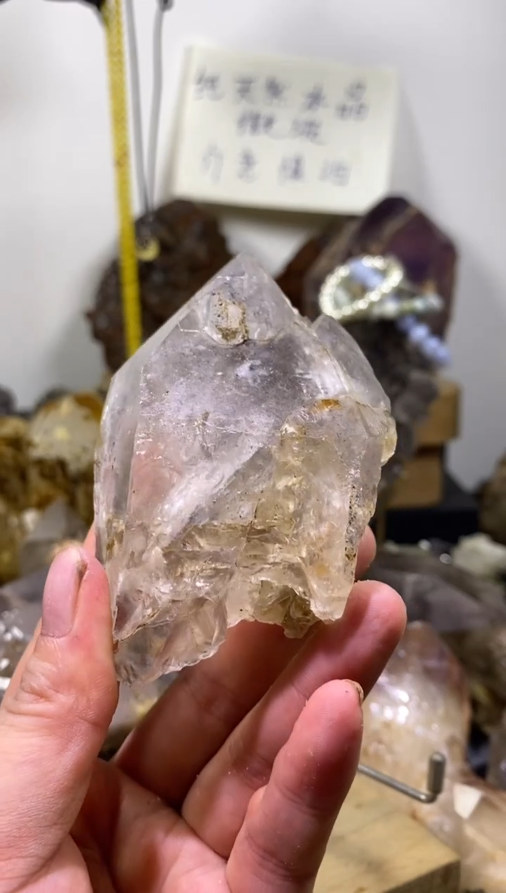未镶嵌珠宝半成品水晶45号217g高透黄泥骸骨水晶手把件+大爆彩
