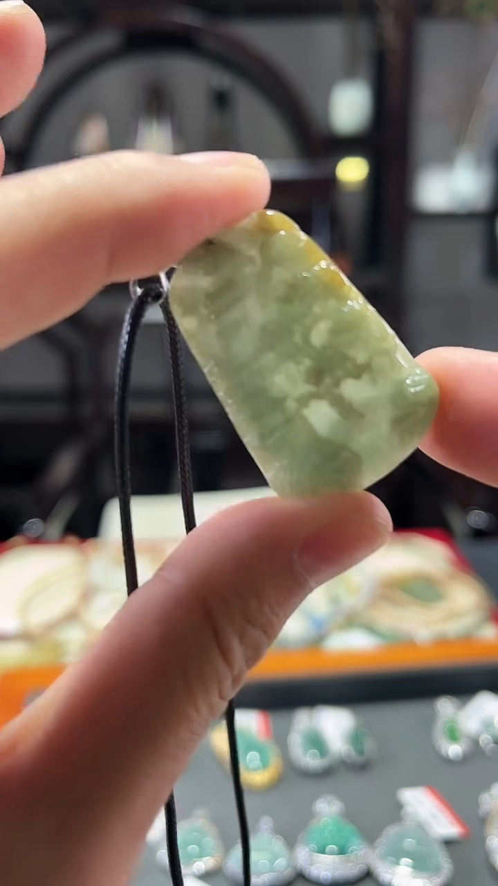 颈饰未镶嵌翡翠非常山水皮绳吊坠