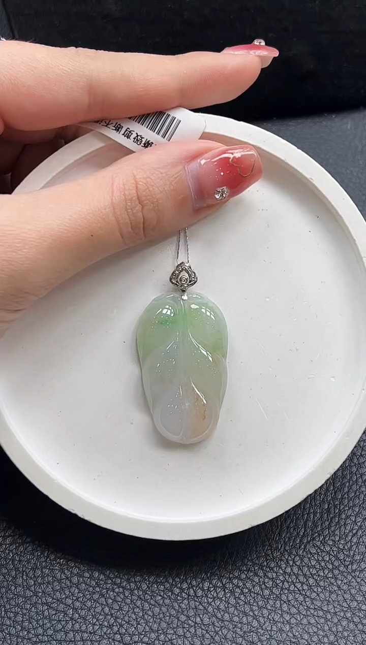 【闪购商品】翡翠颈饰18K金镶嵌叶子