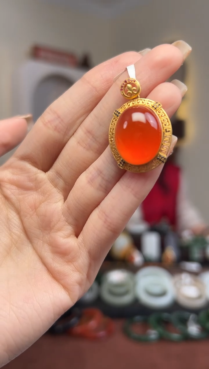 【闪购商品】南红玛瑙颈饰18K金镶嵌20*16 G56 