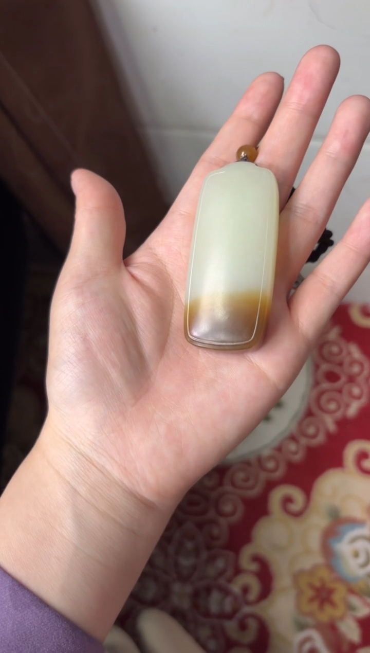 【闪购商品】和田玉吊坠(赠链)未镶嵌且末金山微色差吊坠