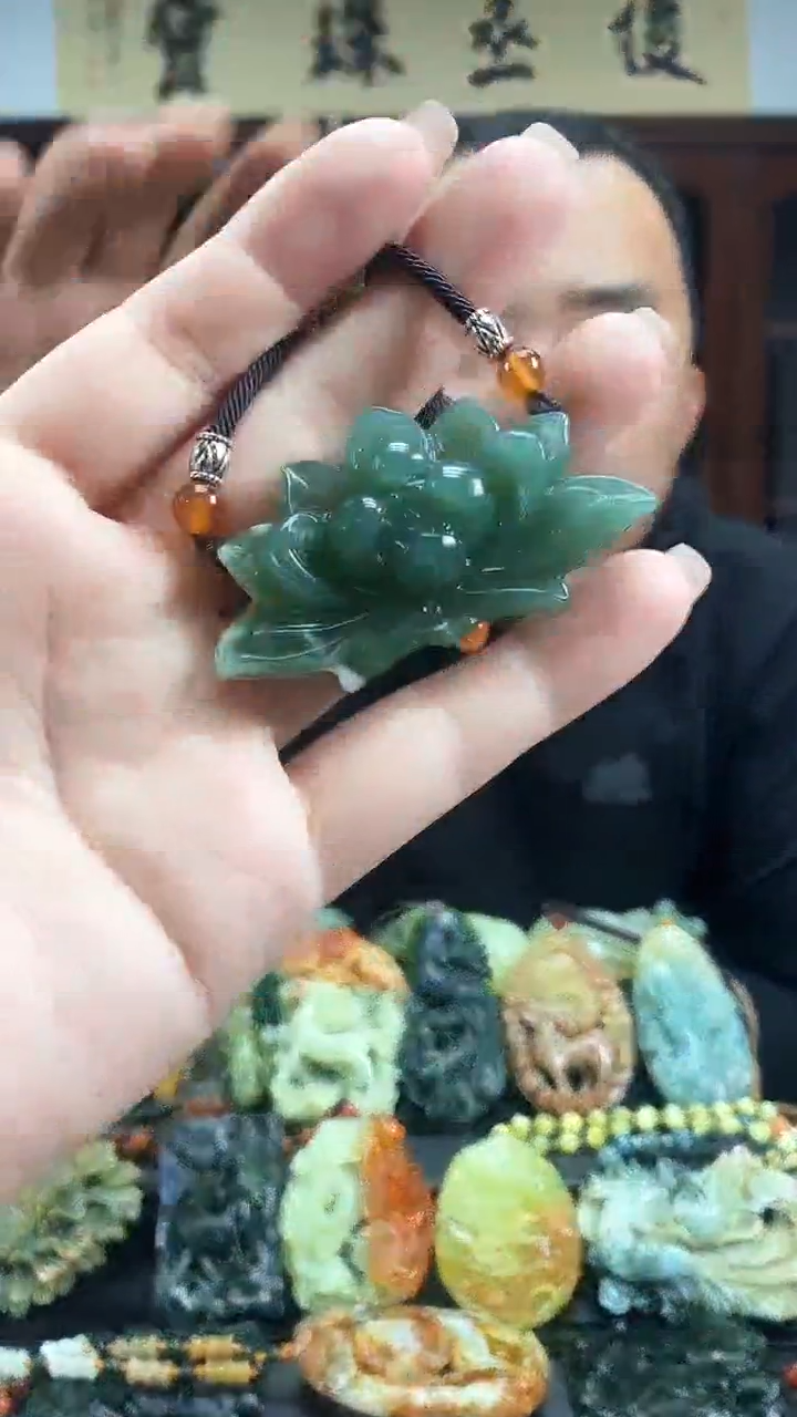 【闪购商品】蛇纹石玉吊坠未镶嵌`