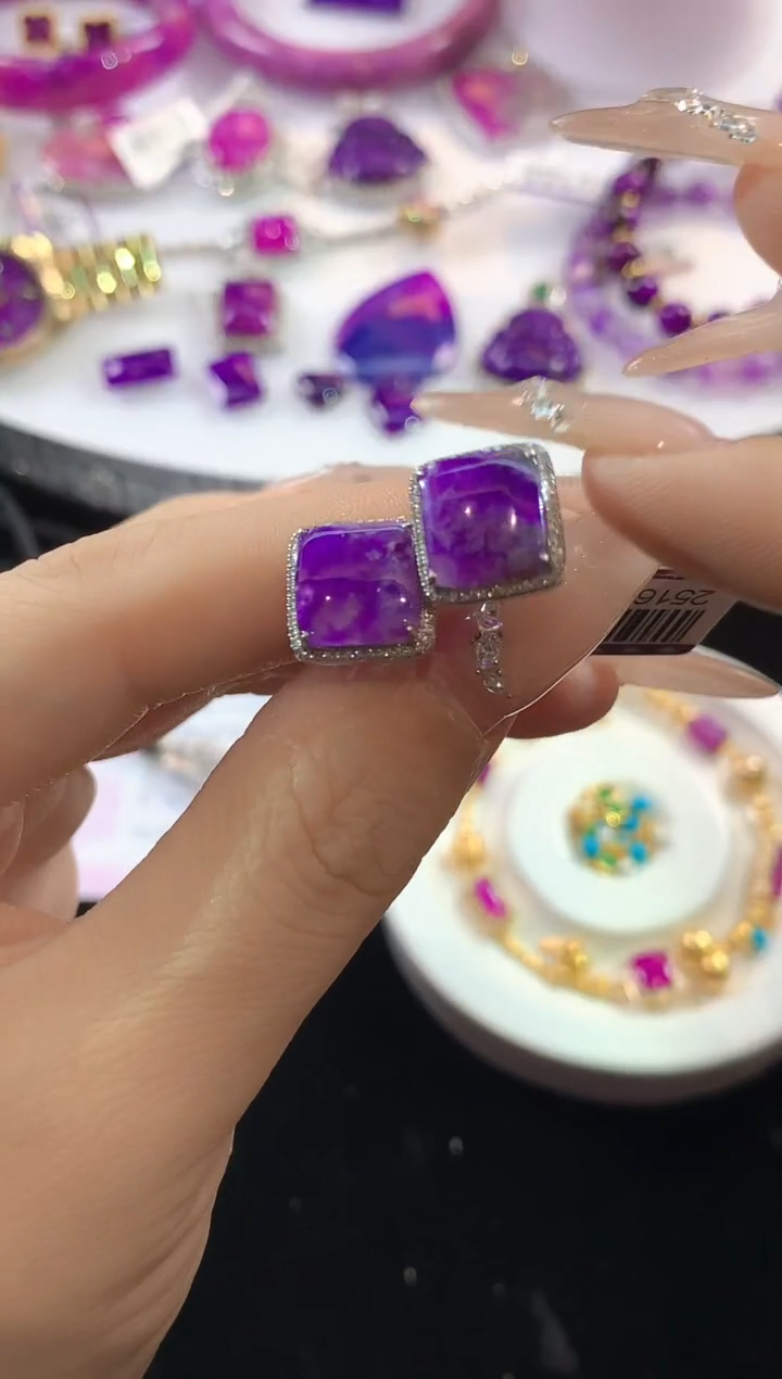 苏纪石（舒俱来）18K金镶嵌.耳钉