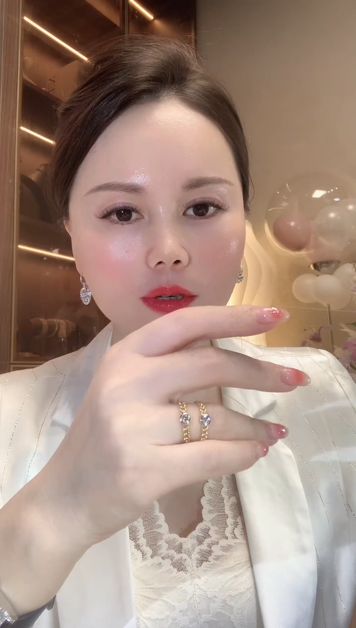 【闪购商品】钻石戒指18K金镶嵌C53 多样性发货一件