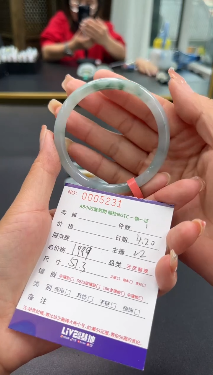 翡翠手镯（圆镯）未镶嵌多人