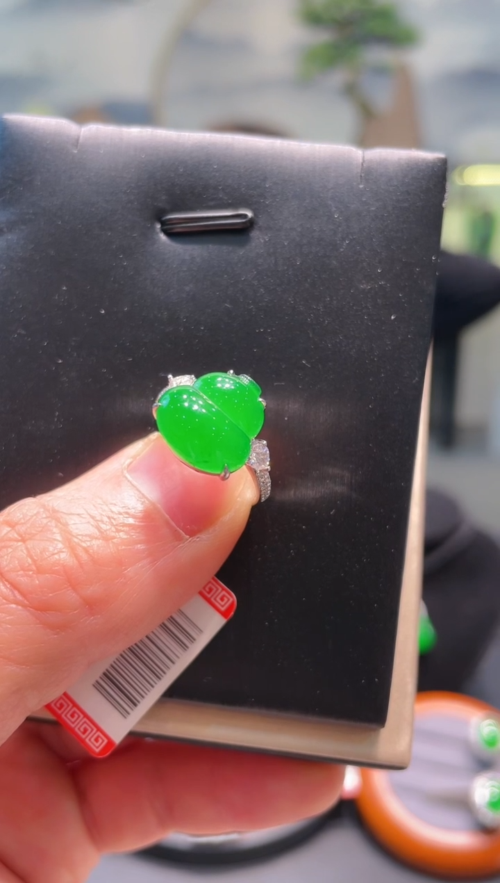 【闪购商品】翡翠颈饰18K金镶嵌A85戒指