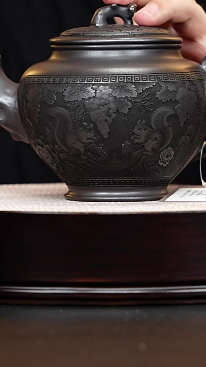 茶壶紫砂宜兴紫砂 松鼠竹节报春 石黄 高艳
