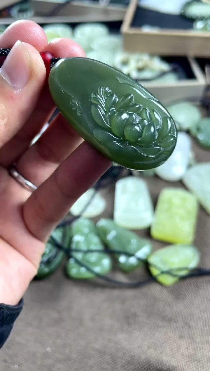 颈饰未镶嵌和田玉花