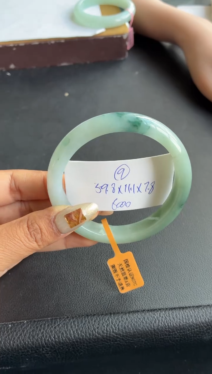 未镶嵌手镯翡翠（冰胶飘蓝绿花）有一点点色丝有美人痣9号