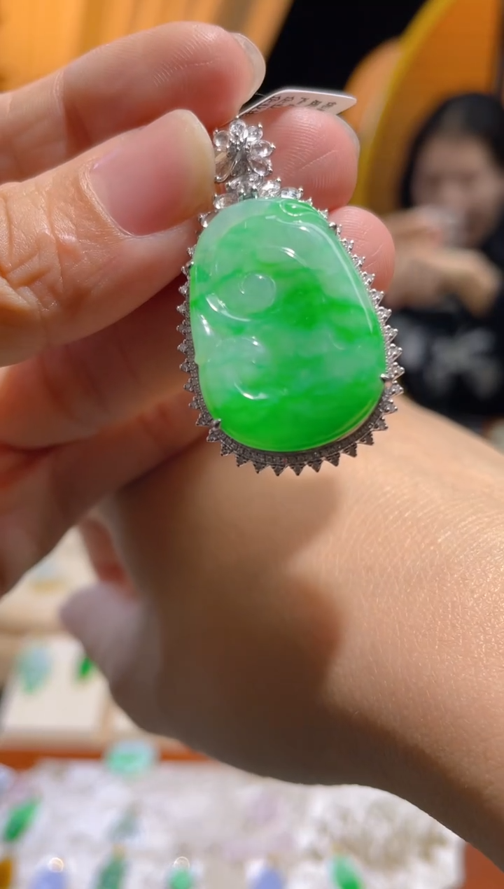 【闪购商品】翡翠颈饰18K金镶嵌假一赔三