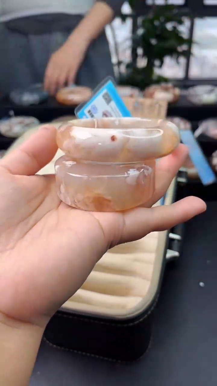 【闪购商品】石英质玉手镯未镶嵌赠送镯心（圈口60