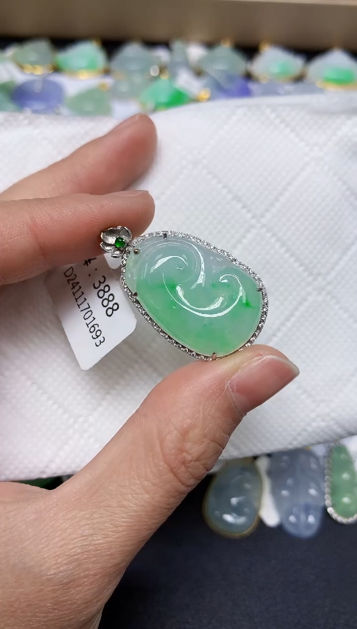 翡翠18K金镶嵌颈饰 天然翡翠A货