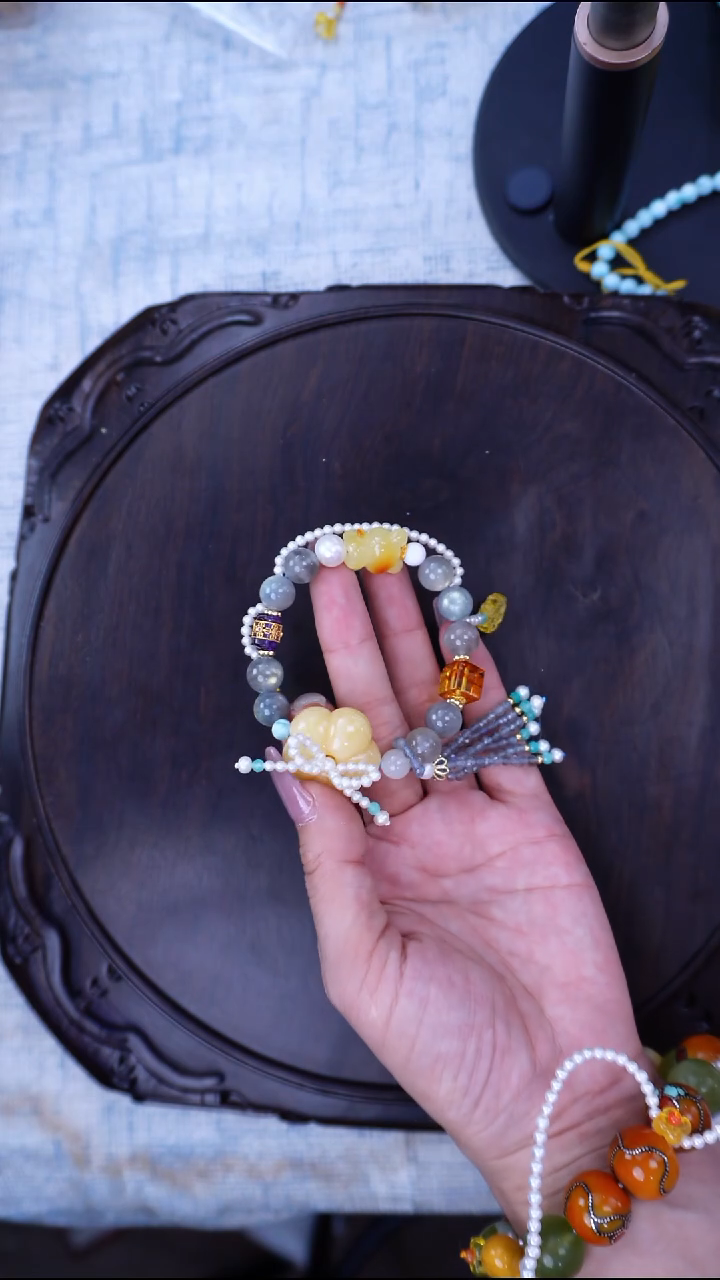 琥珀颈饰未镶嵌12.27日 多样性发一