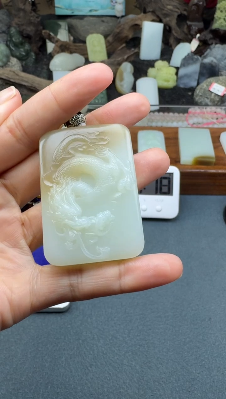 和田玉未镶嵌颈饰开心