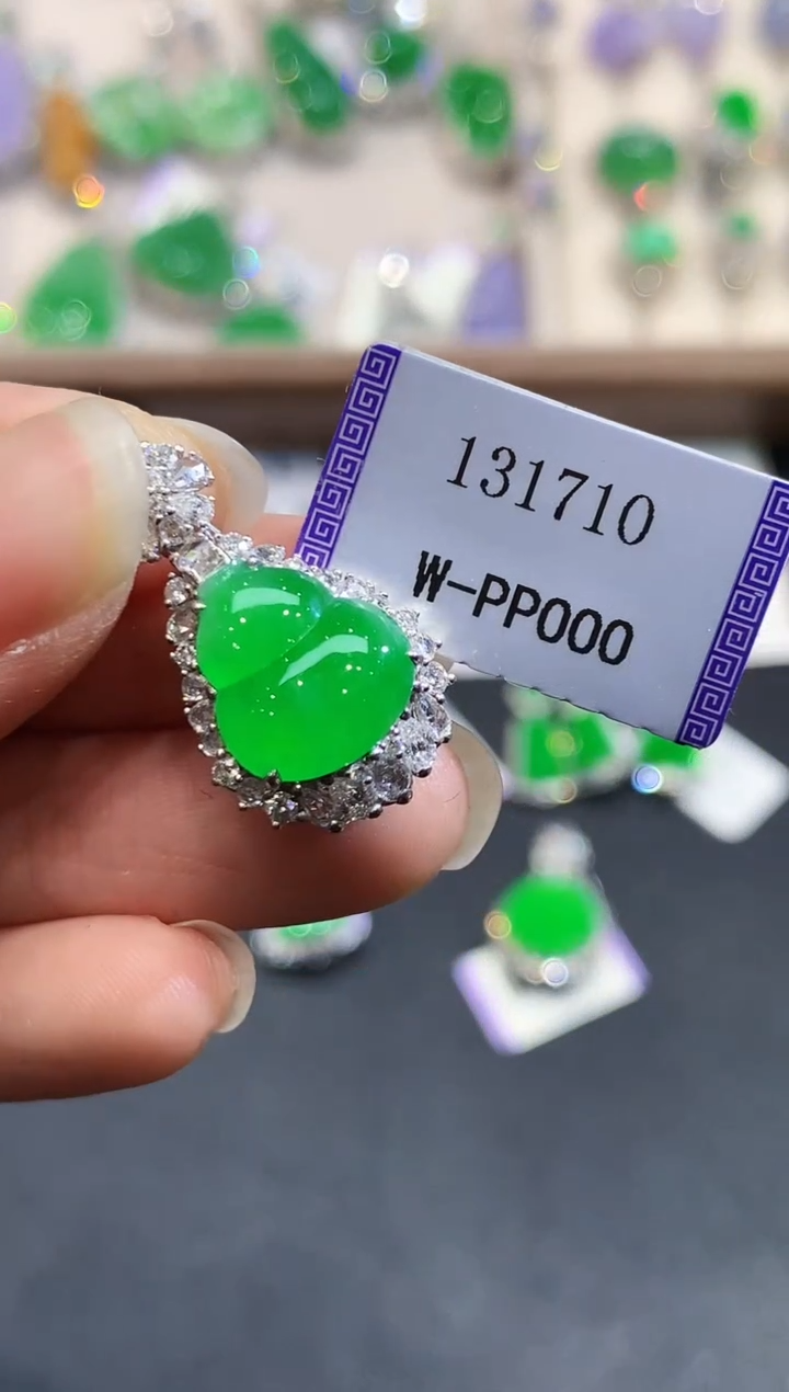 【闪购商品】翡翠吊坠(不含链)18K金镶嵌YS131710