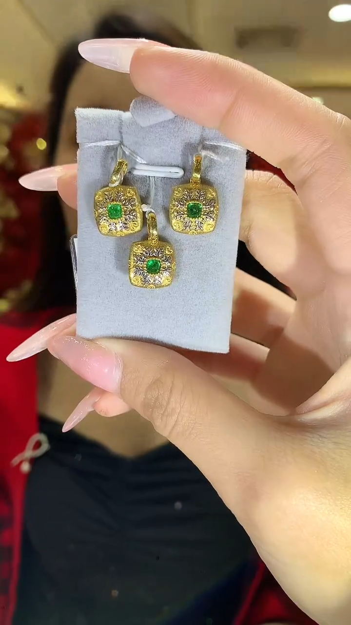 【闪购商品】祖母绿吊坠18K金镶嵌祖母绿吊坠多样性发一