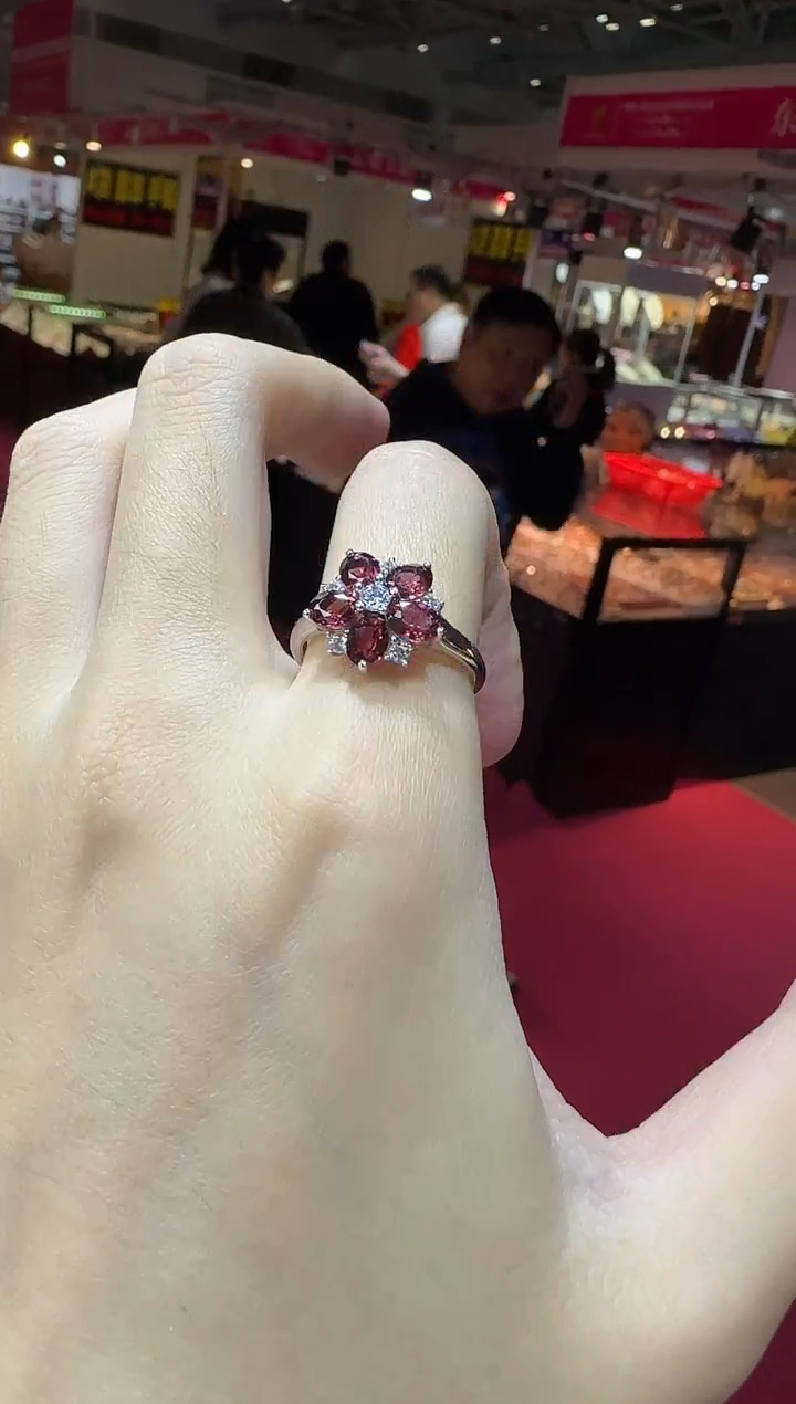银S925镶嵌戒指石榴石设计款