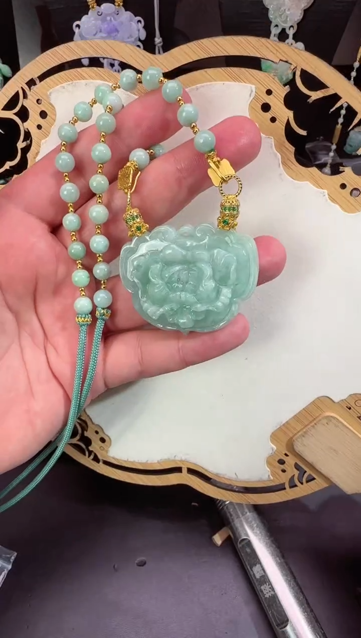 【闪购商品】翡翠颈饰未镶嵌拍照