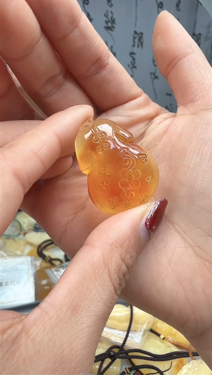 【闪购商品】琥珀裸石未镶嵌挂坠