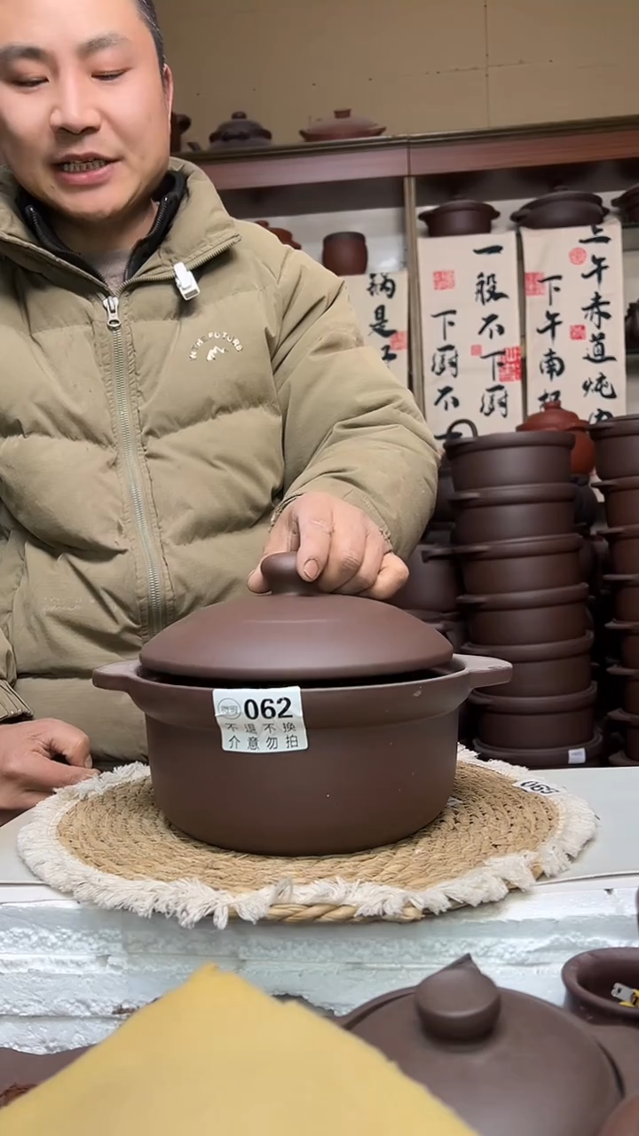 宜兴紫砂微瑕2升锅紫泥   062