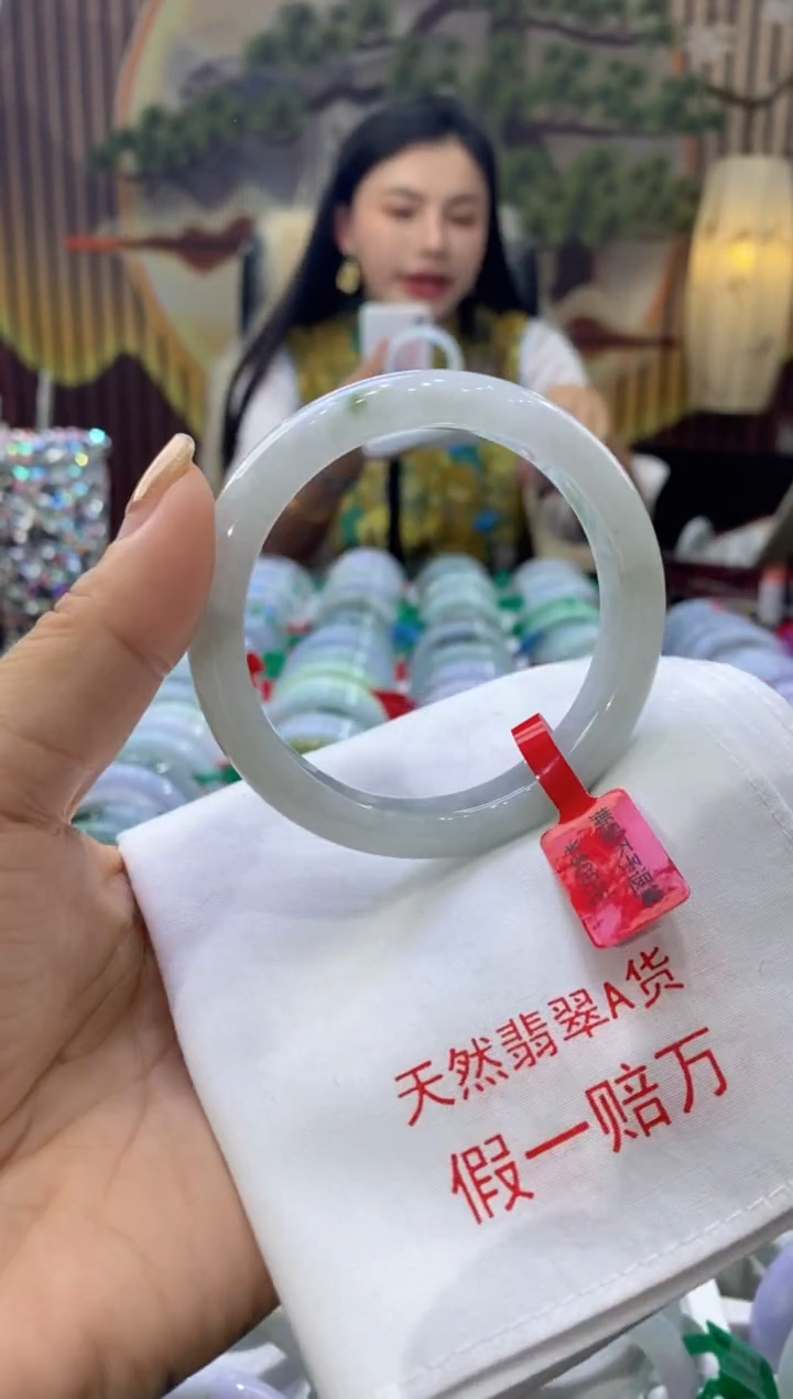 【闪购商品】翡翠手镯未镶嵌多人05961