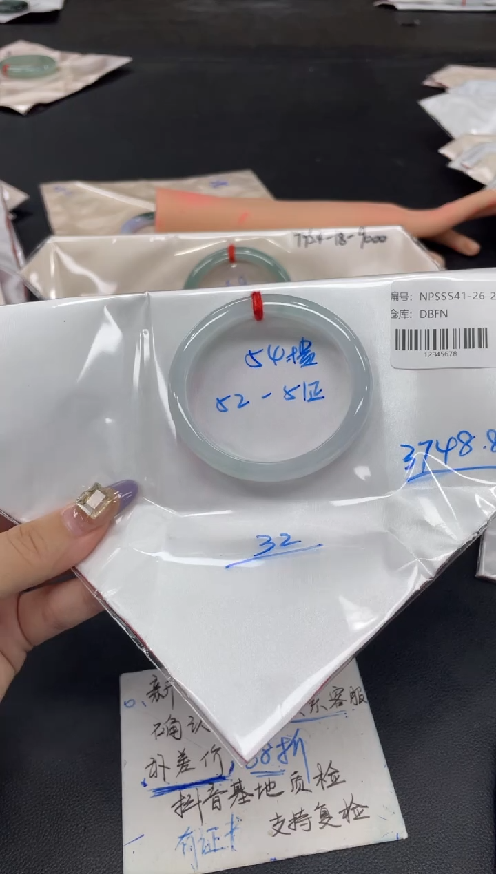 未镶嵌手镯翡翠翡翠手镯