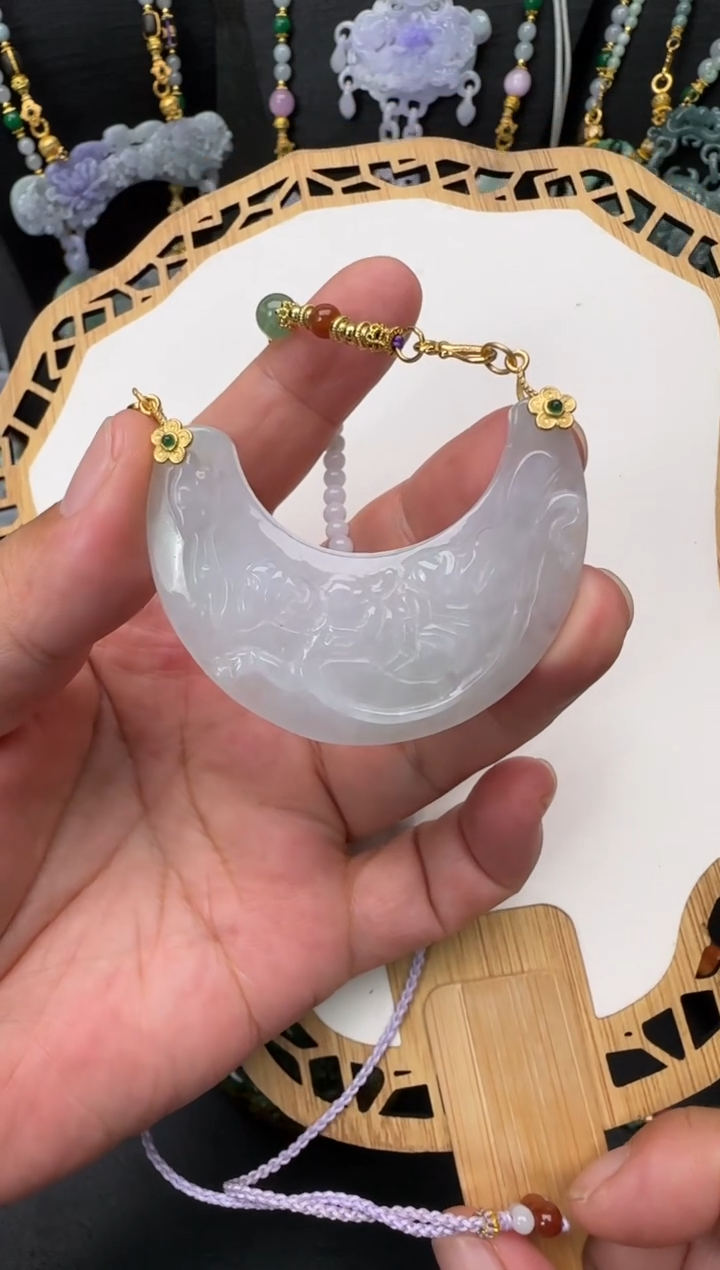 颈饰未镶嵌翡翠吊坠