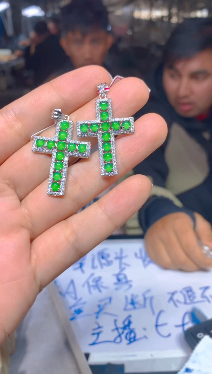 【闪购商品】定制翡翠未镶嵌90定制翡翠-多样性发货（发其一）