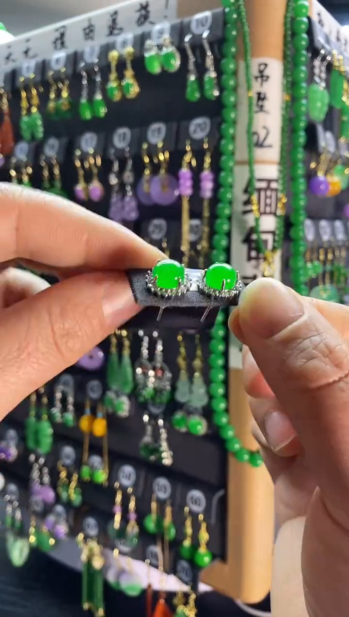 【闪购商品】翡翠耳饰银S925镶嵌95...