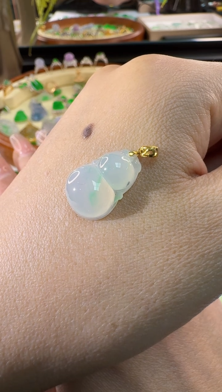 【闪购商品】翡翠颈饰18K金镶嵌缅甸翡翠吊坠