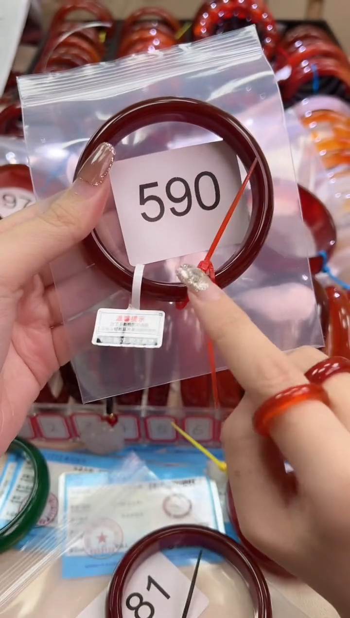 玛瑙/玉髓手镯未镶嵌60圈口*590