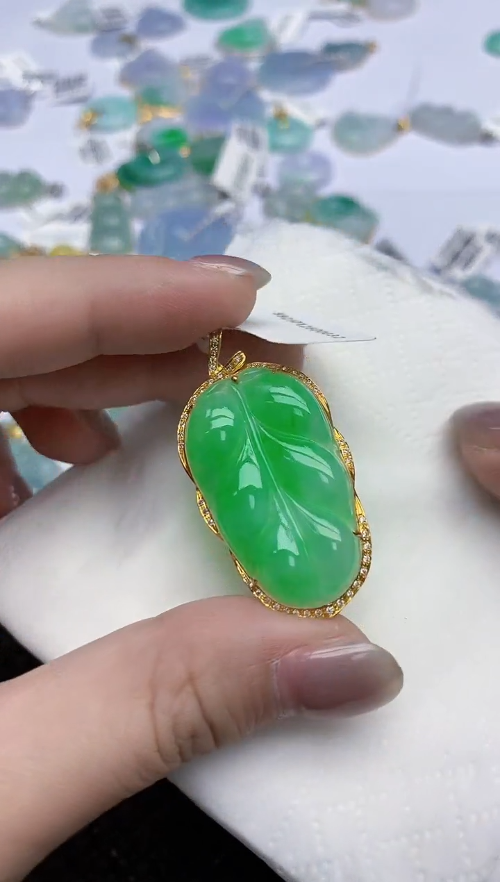 【闪购商品】翡翠颈饰18K金镶嵌天然翡翠A货