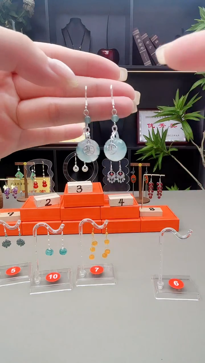 未镶嵌石英质玉（天山翠）耳钉F02