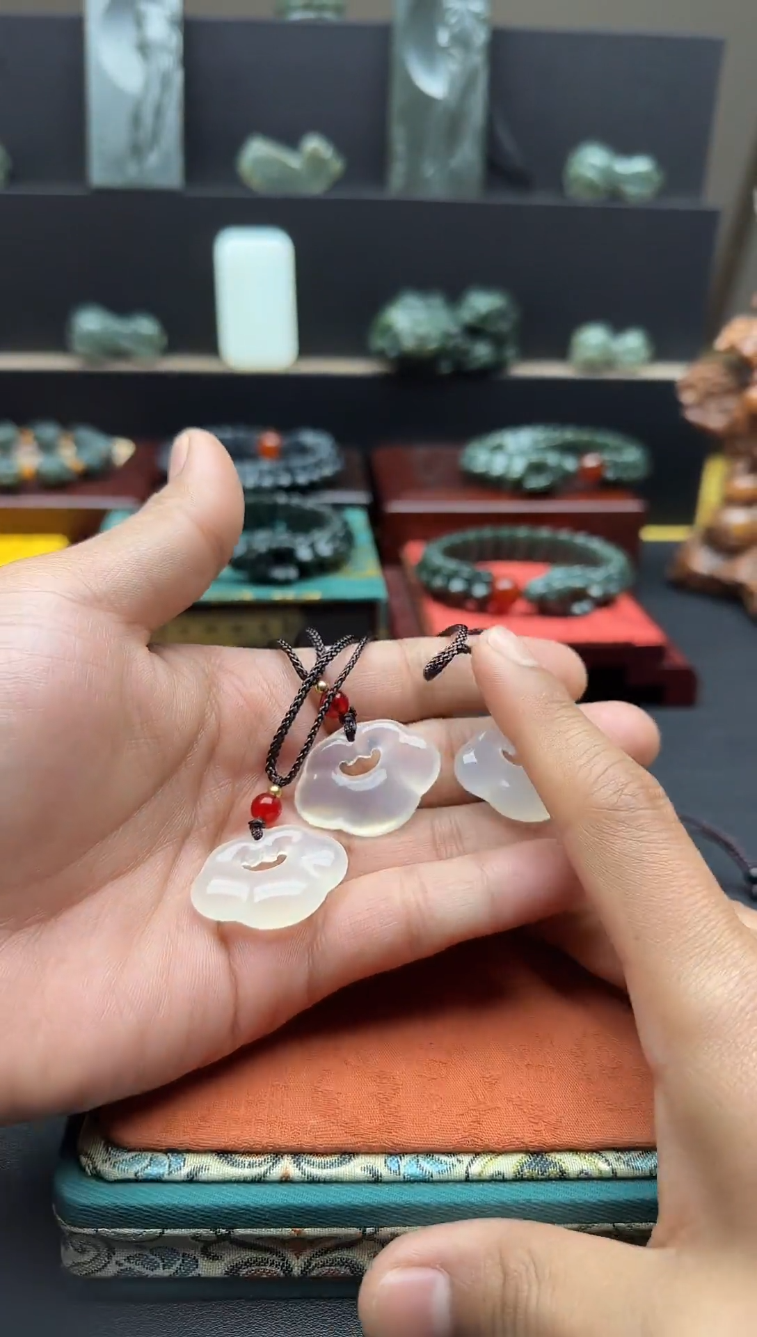 未镶嵌颈饰玛瑙/玉髓平安祥云锁