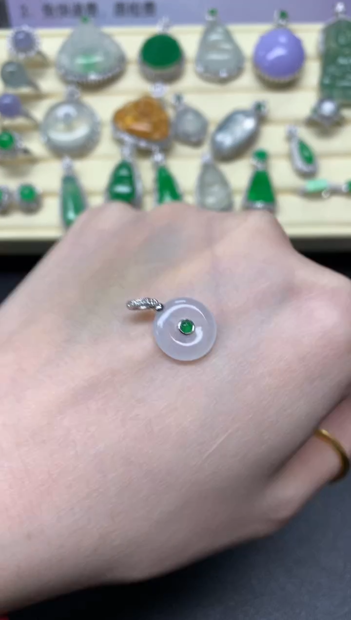 【闪购商品】翡翠吊坠(不含链)18K金镶嵌吊坠|799+79