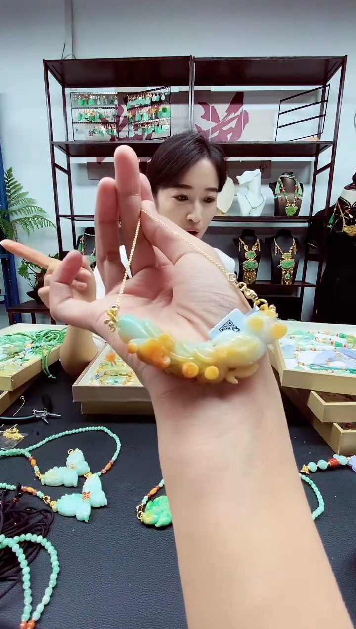 翡翠未镶嵌颈饰翡翠吊坠