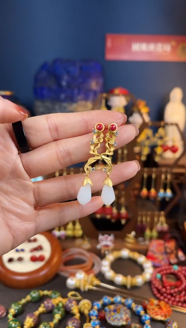 【闪购商品】飘带云纹珐琅耳钉