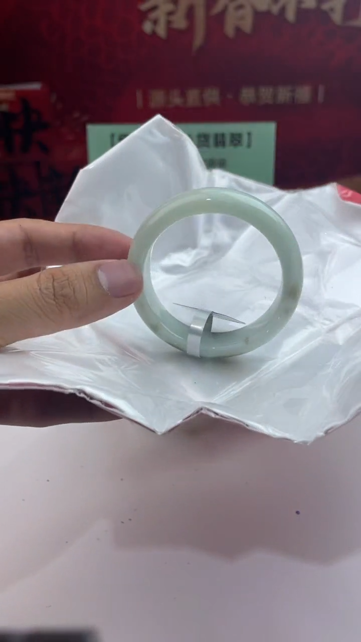 【闪购商品】翡翠手镯未镶嵌1翡翠手镯（微瑕）