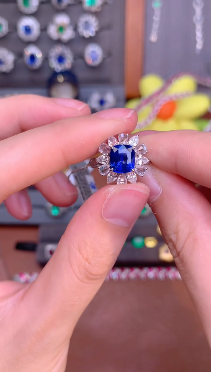 【闪购商品】蓝宝石戒指18K金镶嵌2.25CT