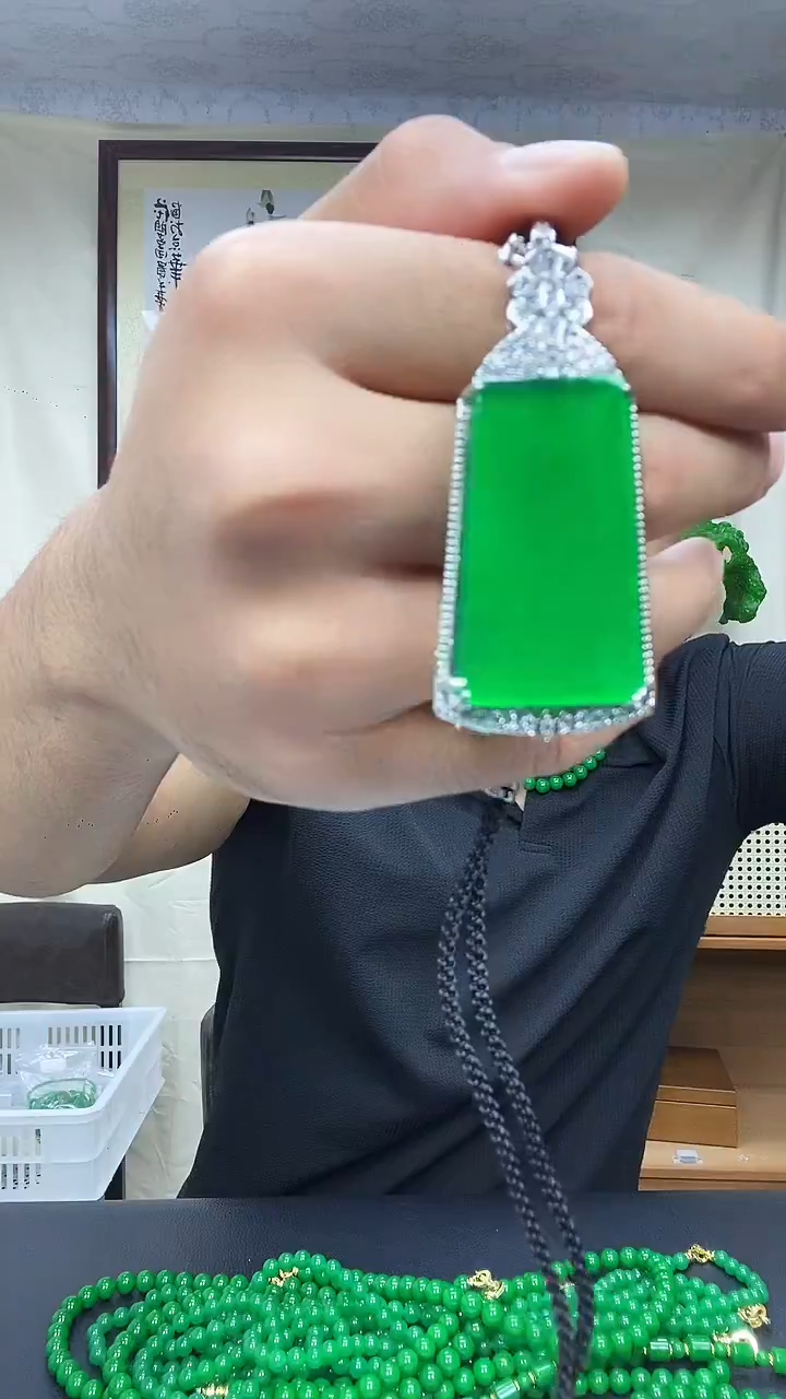 吊坠(赠链)银S925镶嵌翡翠D04