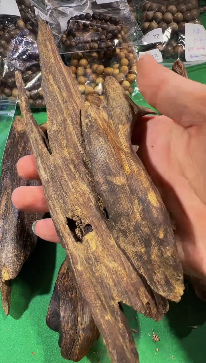【闪购商品】沉香手把件286号土沉虫漏多样性发一