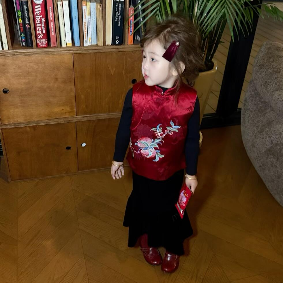 2025冬季新款新中式童装女童中国风刺绣马甲丝绒半身裙拜年服套装