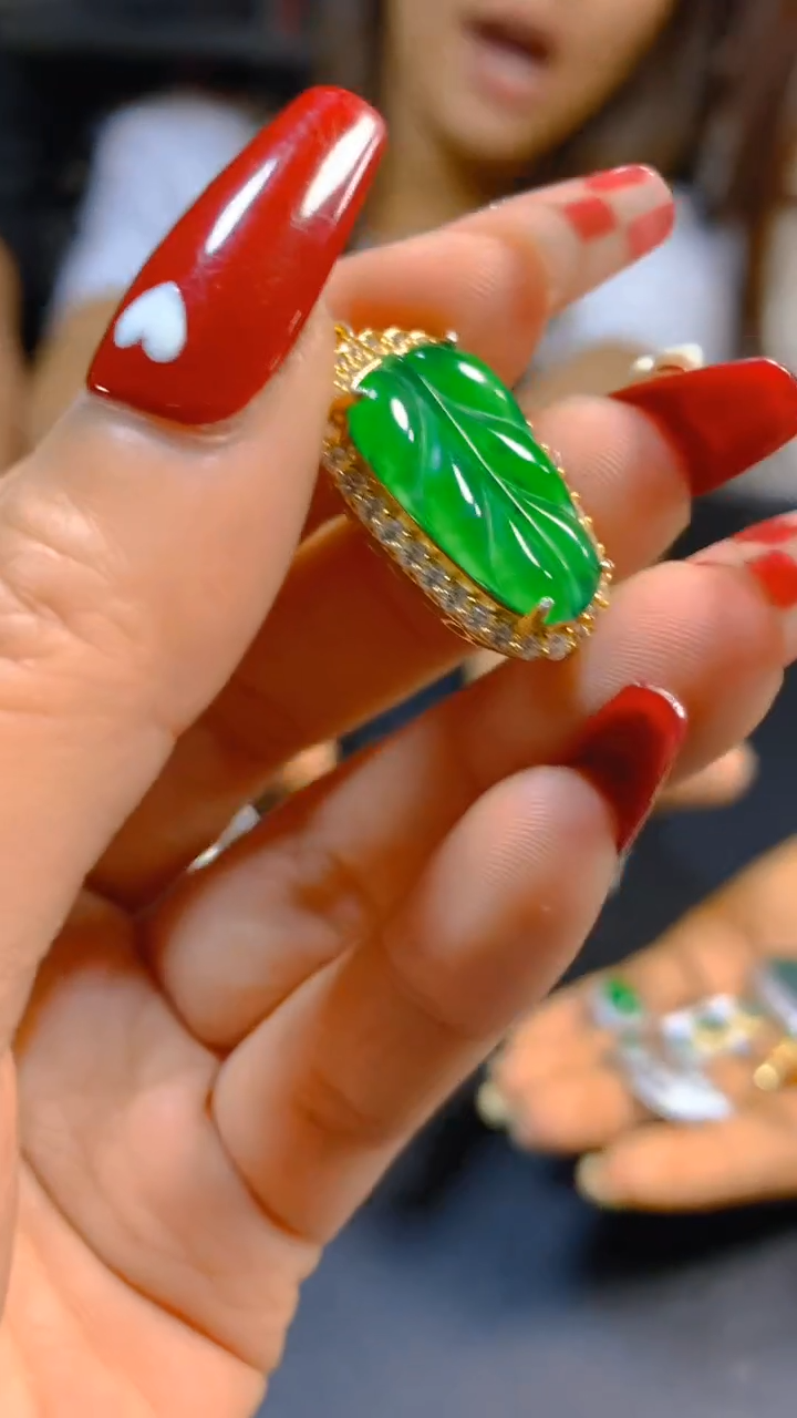 【闪购商品】翡翠吊坠(赠链)未镶嵌0531704027多样性发一