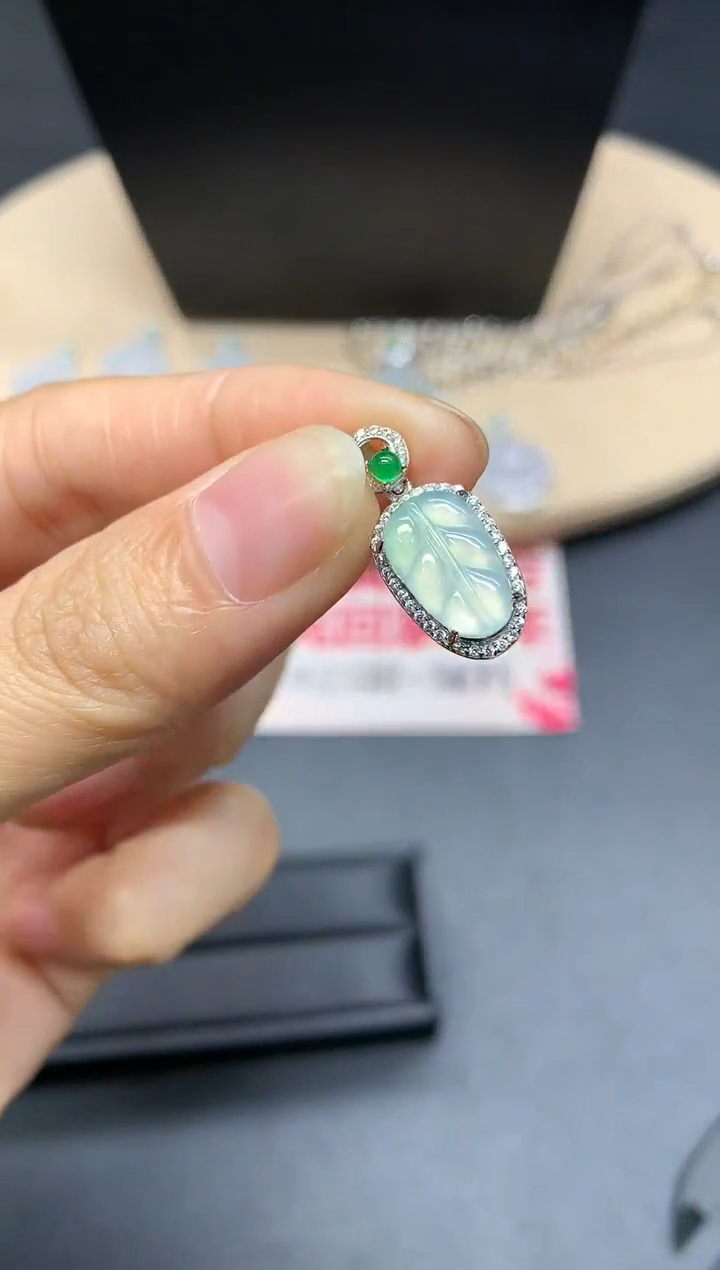 【闪购商品】翡翠吊坠(不含链)银S925镶嵌叶子【多样性发其一】