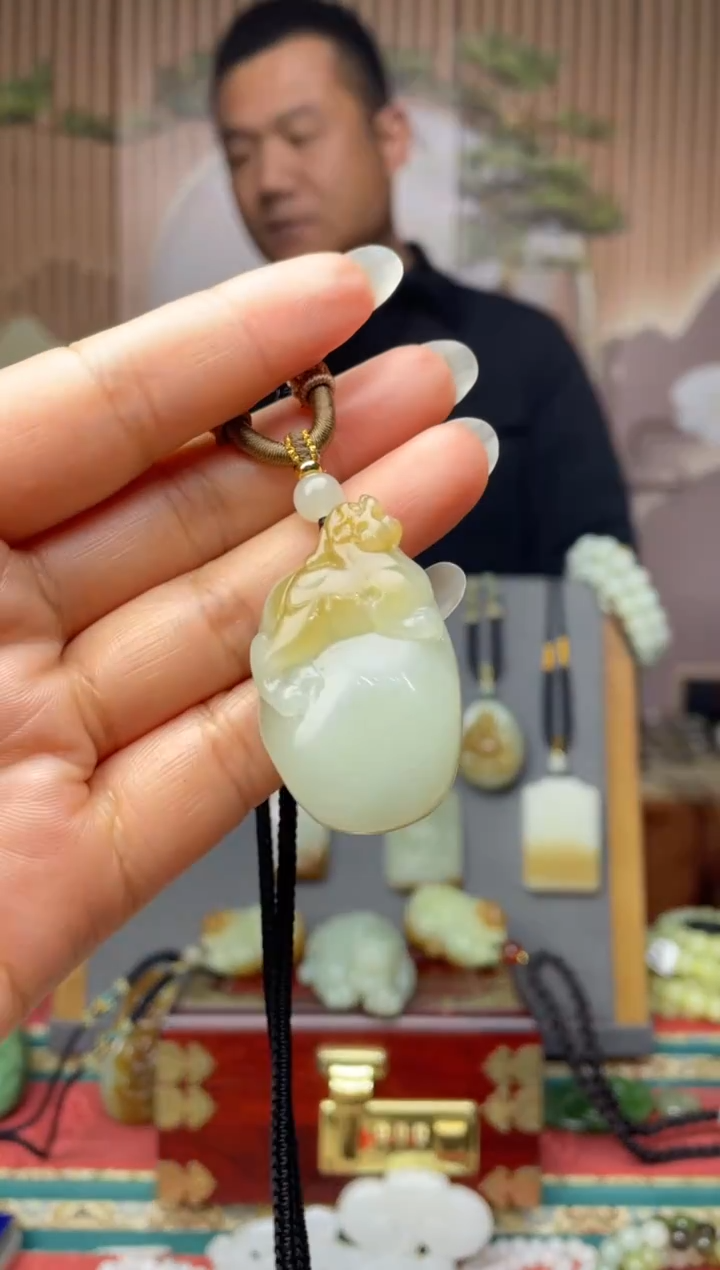 颈饰未镶嵌和田玉拍一发一