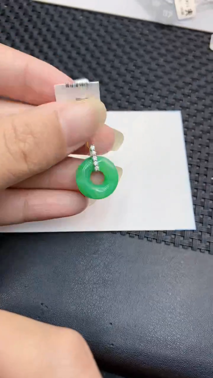 【闪购商品】翡翠颈饰18K金镶嵌            8