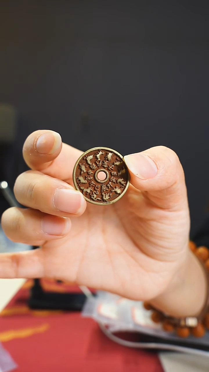 【闪购商品】金属老十二生肖背八卦0371