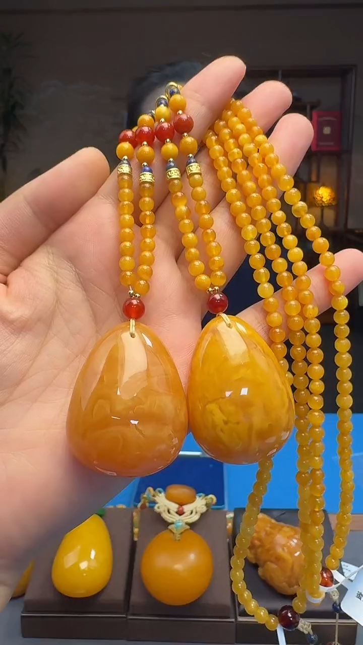 琥珀吊坠(赠链)未镶嵌天然保真蜜蜡水滴套装（多样发其1）